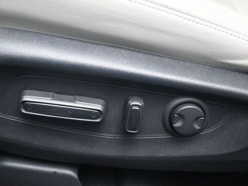 Used 2025 Honda CR-V EX-L image 16