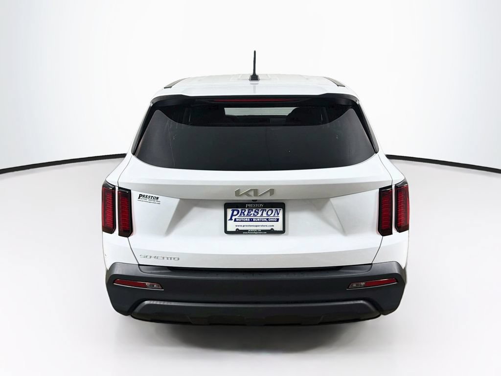 Certified 2023 Kia Sorento LX FWD image 6