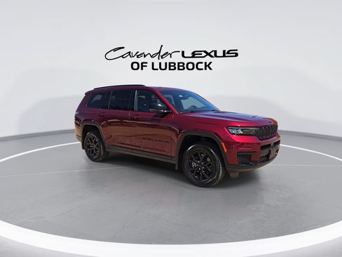 Used 2025 Jeep Grand Cherokee L Altitude AWD/4WD image 2