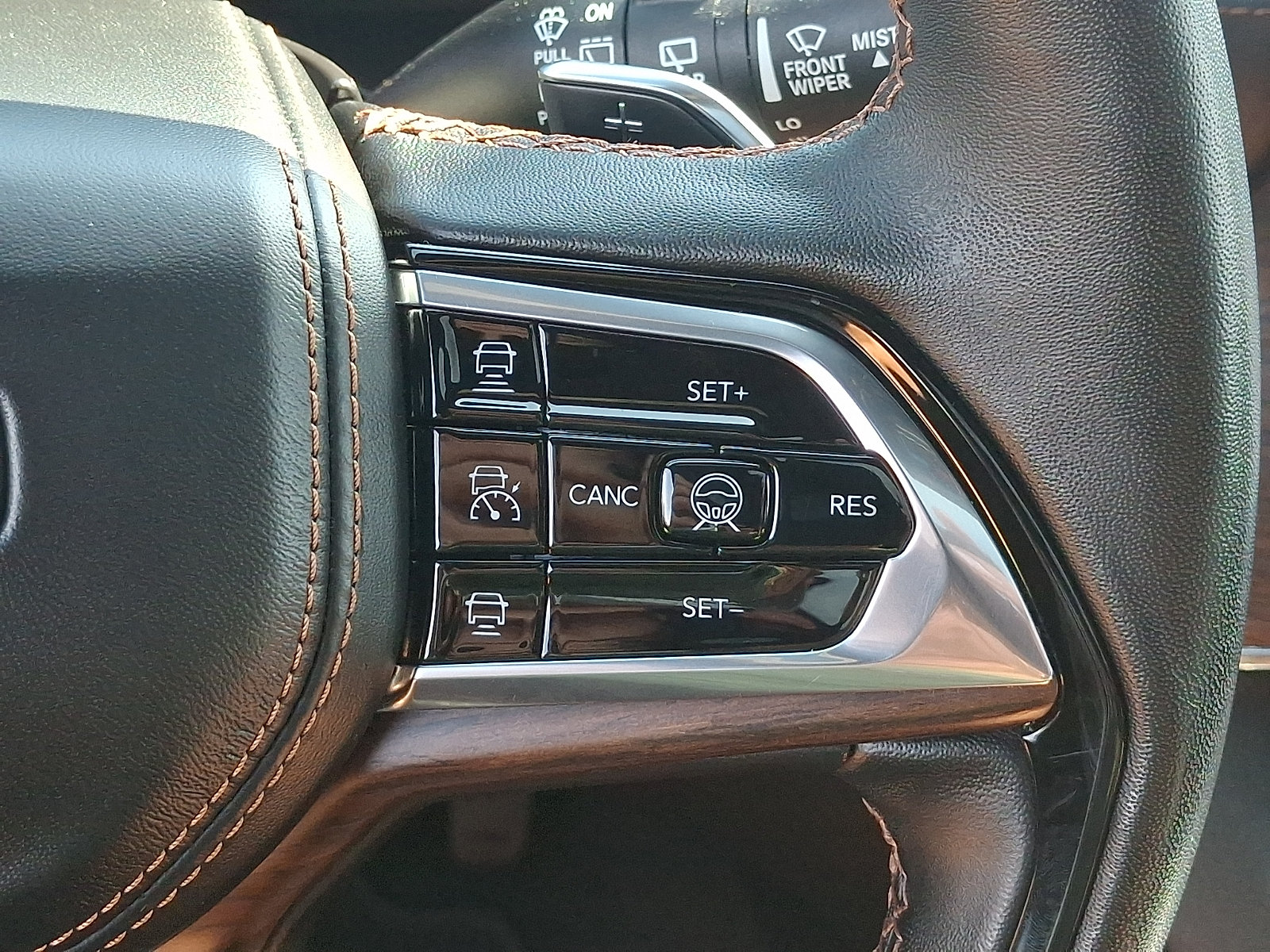 Used 2023 Jeep Grand Cherokee Summit AWD/4WD image 23