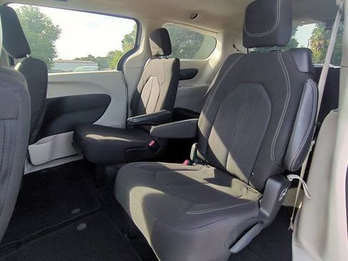 Used 2023 Chrysler Voyager LX FWD image 13