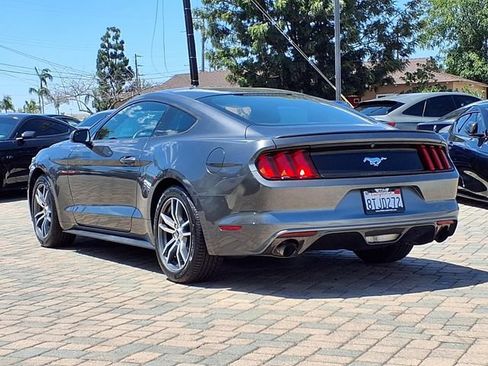 Used 2017 Ford Mustang Coupe RWD image 3