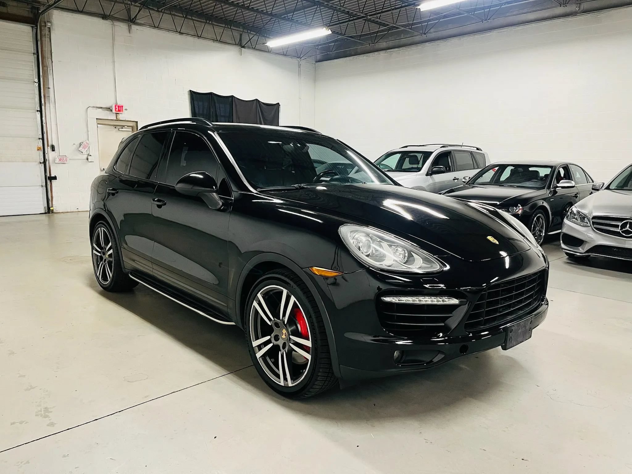 Used 2011 Porsche Cayenne Turbo AWD/4WD image 4
