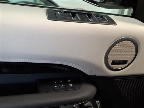 Used 2024 Land Rover Discovery S image 15