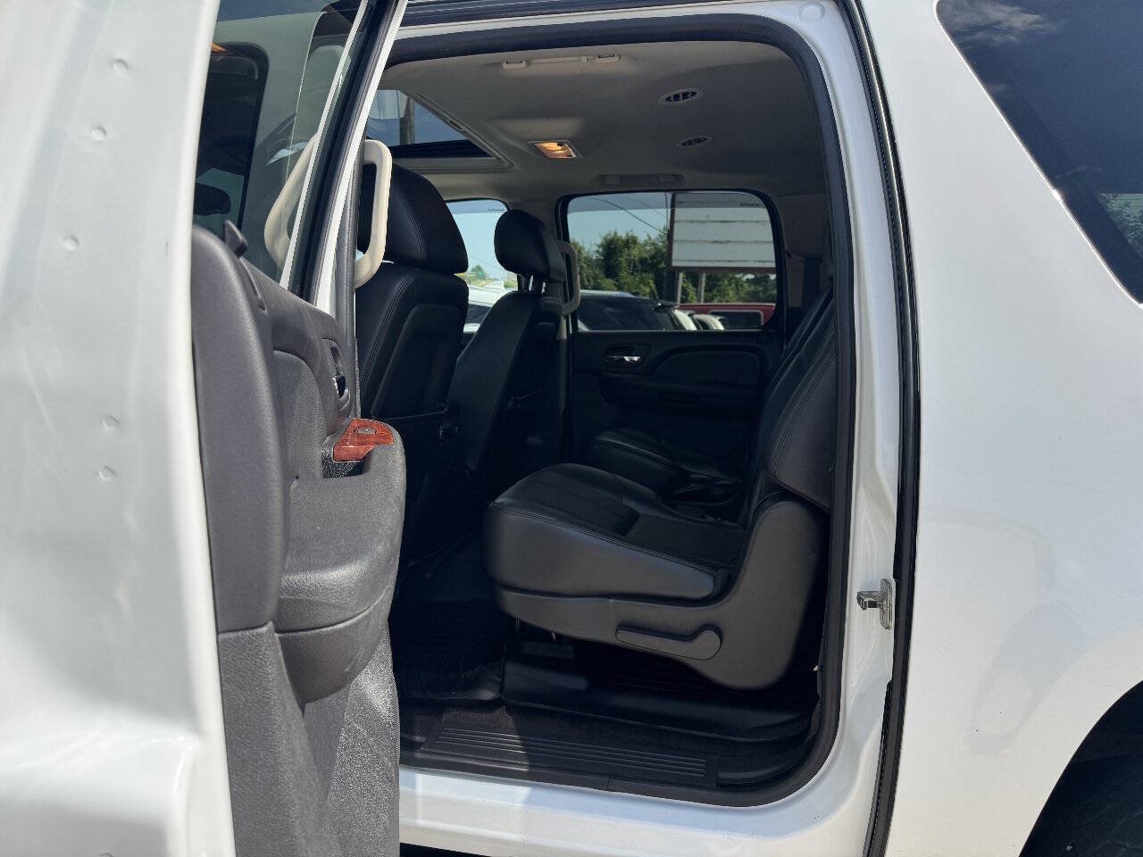 Used 2011 Chevrolet Suburban 2500 LT AWD/4WD image 15