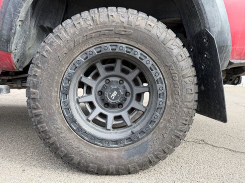 Used 2022 Toyota Tacoma TRD Off-Road image 18