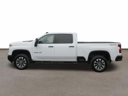 Used 2024 Chevrolet Silverado 2500 Custom w/ Custom Value Package AWD/4WD image 2