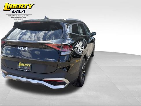 Used 2023 Kia Sportage EX AWD/4WD image 7