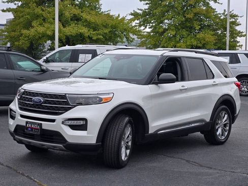 Used 2023 Ford Explorer XLT w/ Equipment Group 202A AWD/4WD image 3