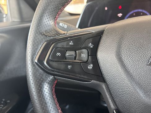 Certified 2024 Chevrolet Trax RS w/ Sunroof Package image 28