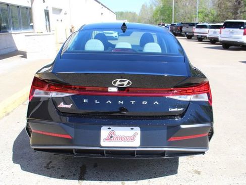 New 2026 Hyundai Elantra Limited FWD image 4
