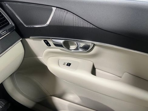 Used 2020 Volvo XC90 T6 Momentum w/ Protection Package image 27