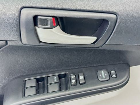 Used 2013 Toyota Camry LE image 21