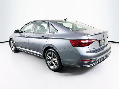 Used 2024 Volkswagen Jetta SE image 5