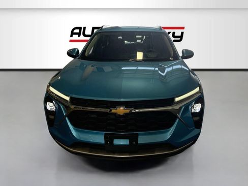 Used 2026 Chevrolet Trax LT FWD image 2