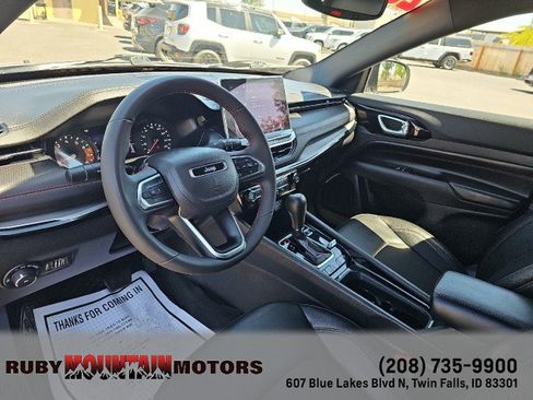 Used 2025 Jeep Compass Trailhawk AWD/4WD image 14