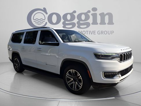 Used 2024 Jeep Wagoneer L Series II RWD image 7