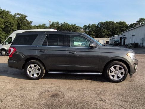 Used 2018 Ford Expedition XLT w/ Equipment Group 202A RWD image 3
