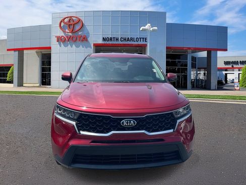 Used 2021 Kia Sorento LX FWD image 2