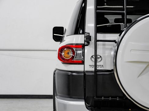 Used 2014 Toyota FJ Cruiser 4WD w/ Upgrade Package image 47