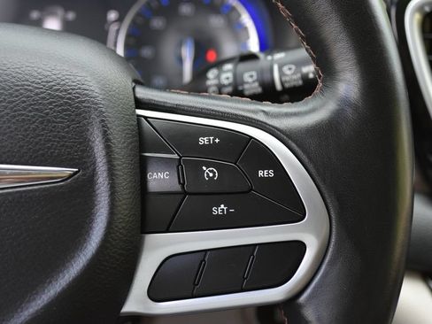 Used 2019 Chrysler Pacifica Touring-L Plus FWD image 15