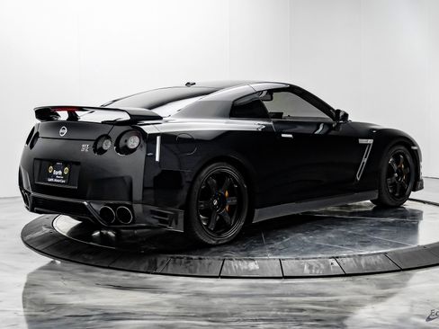 Used 2013 Nissan GT-R Premium image 14
