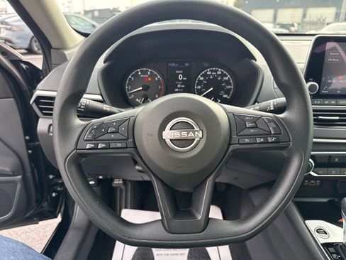 Used 2025 Nissan Altima 2.5 S image 15