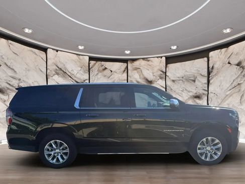 Used 2024 Chevrolet Suburban Premier RWD image 4