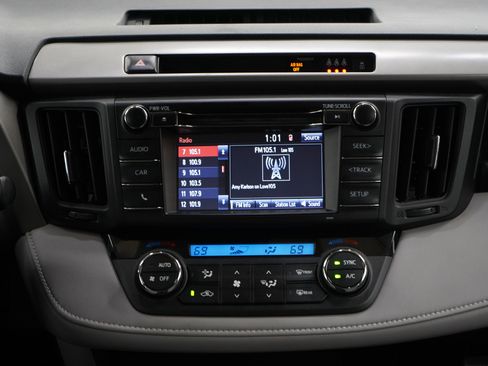 Used 2018 Toyota RAV4 XLE AWD/4WD image 15