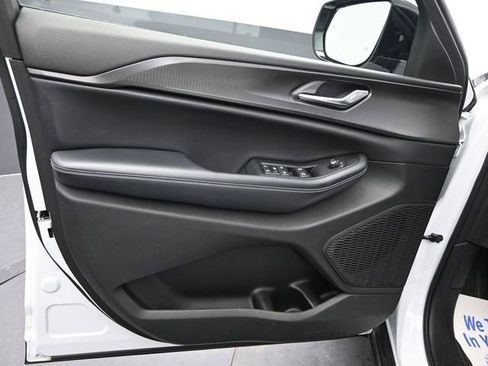 Used 2023 Jeep Grand Cherokee L Laredo image 12