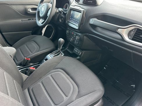 Used 2021 Jeep Renegade Latitude w/ Sun & Sound Group image 15