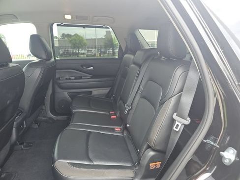 Used 2023 Nissan Pathfinder SL FWD image 15