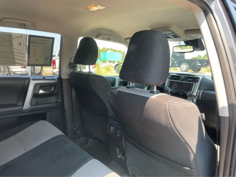 Used 2020 Toyota 4Runner SR5 AWD/4WD image 26