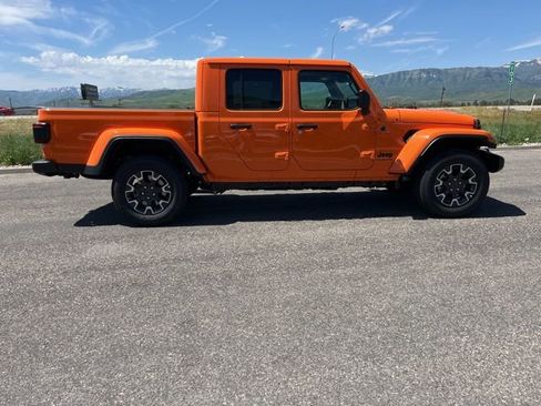 New 2025 Jeep Gladiator Sport w/ Premium Package image 2