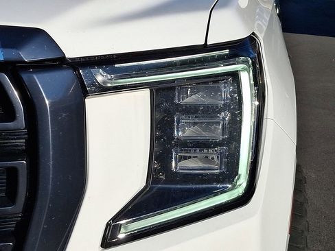 Used 2022 GMC Yukon AT4 image 9