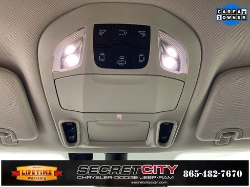 Used 2024 Chrysler Pacifica Limited image 21