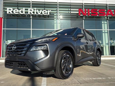 Used 2024 Nissan Rogue SV FWD image 2