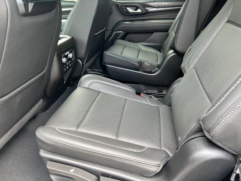 Used 2024 GMC Yukon Denali w/ Advanced Technology Package AWD/4WD image 15
