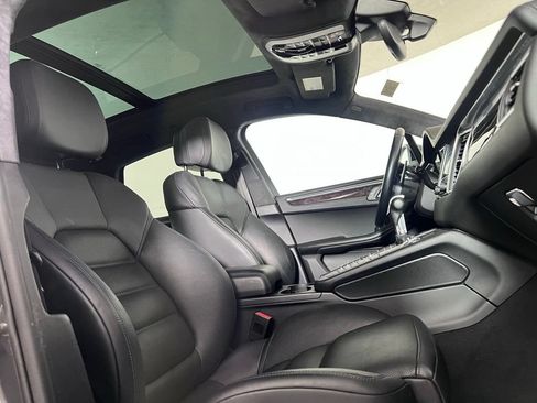 Certified 2018 Porsche Macan Turbo AWD/4WD image 21