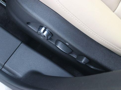 Used 2024 Cadillac XT4 Premium Luxury FWD image 17