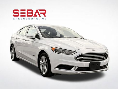 Used 2018 Ford Fusion SE w/ Equipment Group 602A FWD image 3