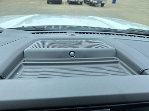 Used 2025 Ford F450 Platinum w/ FX4 Off-Road Package image 16