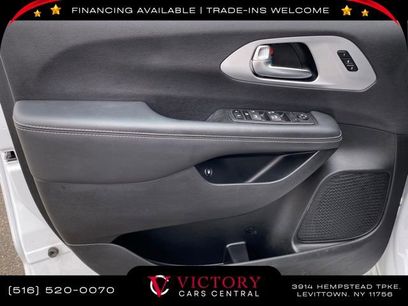 Used 2023 Chrysler Pacifica Touring-L