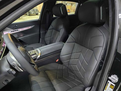 Used 2026 BMW 760i xDrive w/ Executive Package image 22