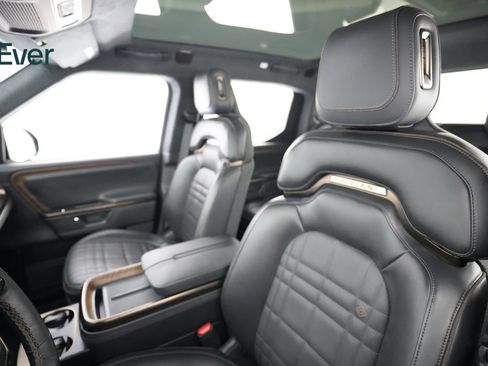 Used 2025 Rivian R1T Premium AWD/4WD image 4
