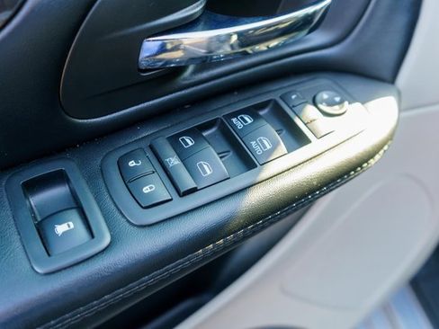 Used 2019 Dodge Grand Caravan SE image 22