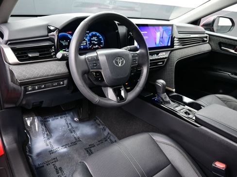 Used 2026 Toyota Camry XLE AWD/4WD image 13