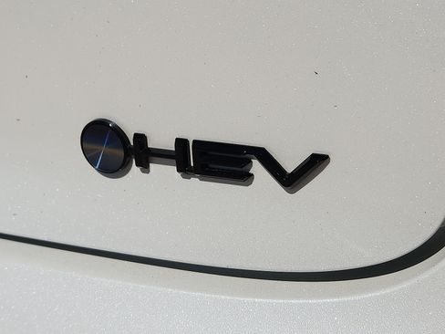 Used 2026 Toyota Prius FWD image 9