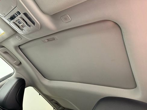 Used 2023 Toyota Highlander XLE FWD image 19