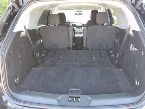 Used 2023 Ford Explorer XLT w/ Class IV Trailer Tow Package AWD/4WD image 9